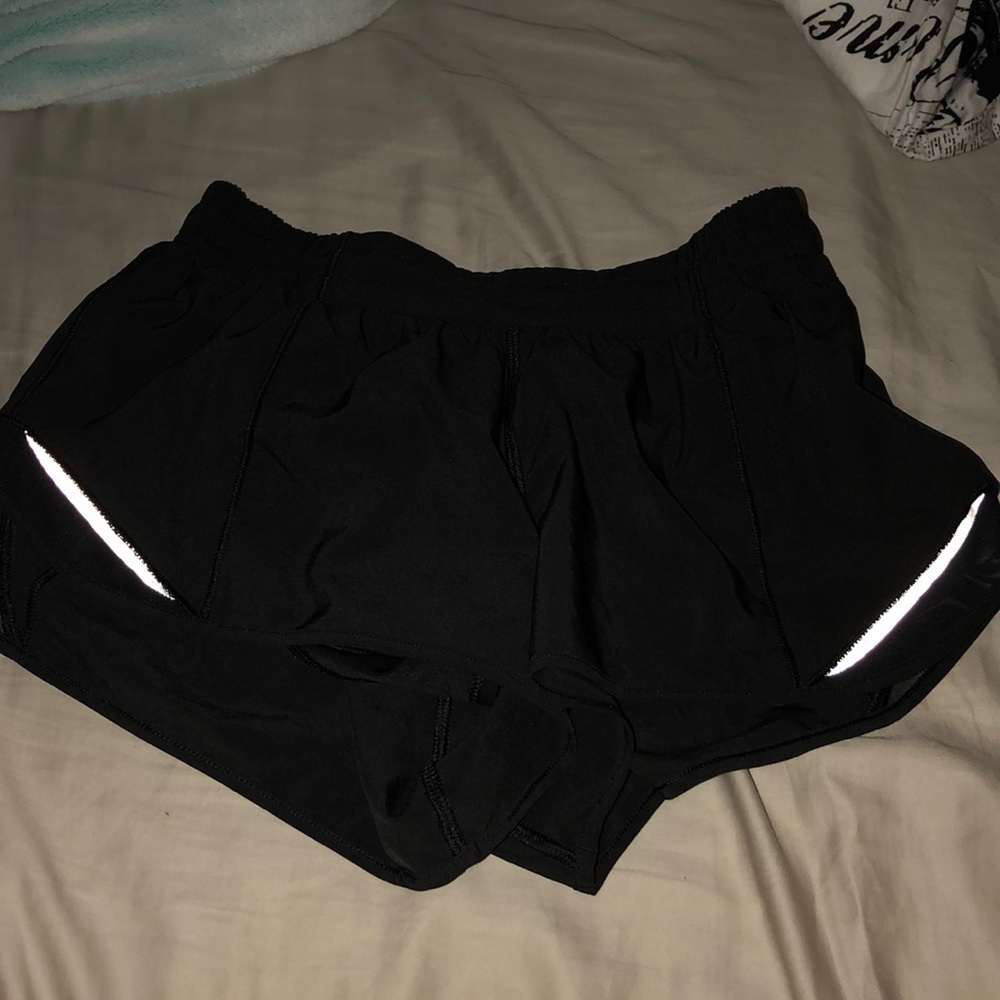 lululemon hotty hot short 2.5